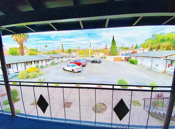 Casa Blanca Inn & Suites allows check-in for 18 year-old guests