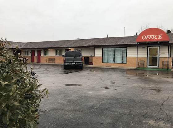 Motel Grand allows check-in for 18 year-old guests