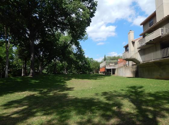 Fabulous Pristine Park Side Townhome allows check-in for 18 year-old guests