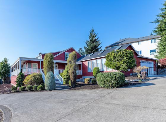 Happy Valley Bright Urban House allows check-in for 18 year-old guests