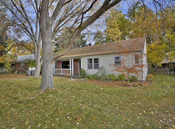 Cottage by the Historic Depot allows check-in for 18 year-old guests