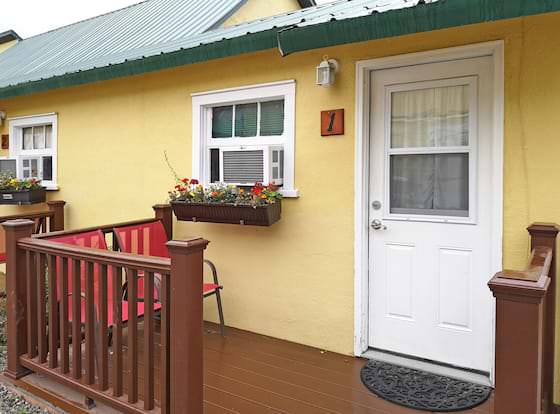 Yellowstone Riverside Cottages allows check-in for 18 year-old guests