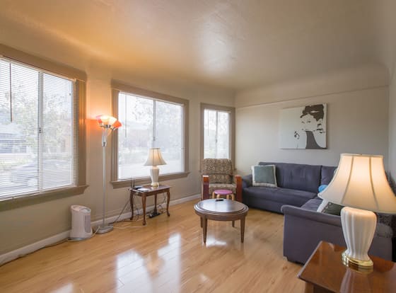 Cozy House near Berkeley & San Francisco allows check-in for 18 year-old guests