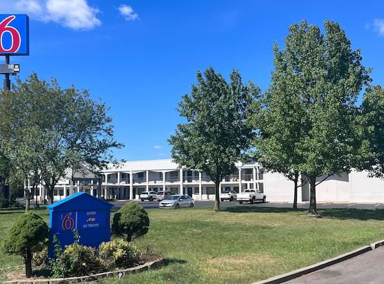 Motel 6 Lafayette, IN allows check-in for 18 year-old guests