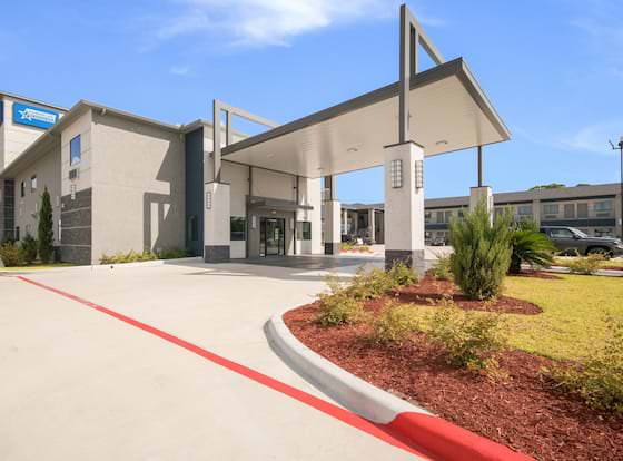 Americas Best Value Inn & Suites Northeast Houston I-610 allows check-in for 18 year-old guests