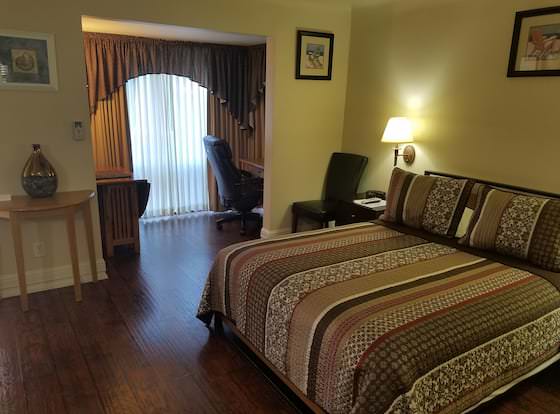 Los Gatos Garden Inn Hotel allows check-in for 18 year-old guests