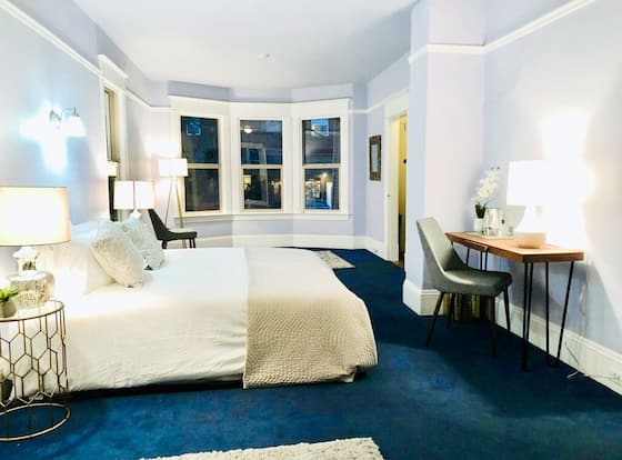 The ART INN Seattle allows check-in for 18 year-old guests