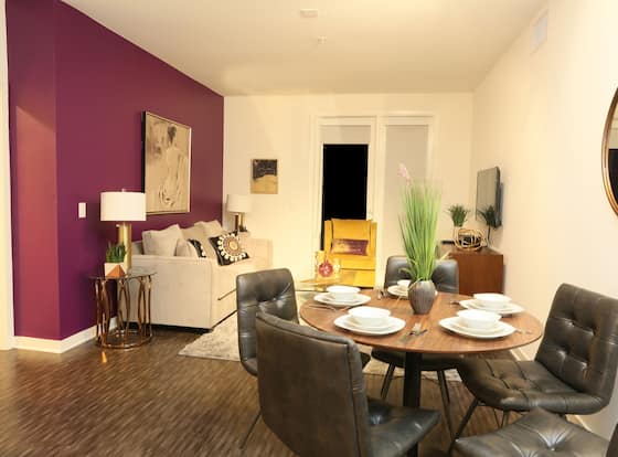 Luxury Downtown LA 5BD Splendid Suite allows check-in for 18 year-old guests