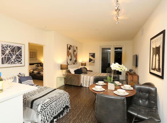 5star Downtown LA 5BD Royal Suite allows check-in for 18 year-old guests