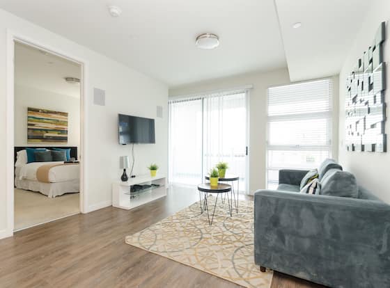 5star Downtown LA 3BD Convention Resort allows check-in for 18 year-old guests