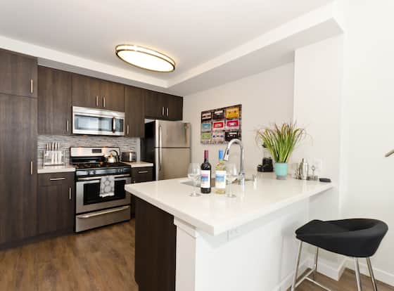 Downtown LA Penthouse Convention Suite allows check-in for 18 year-old guests