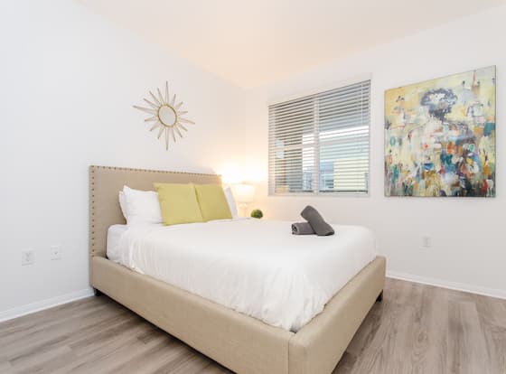 VIP Hollywood LA 5BD Pool Walk of Fame allows check-in for 18 year-old guests