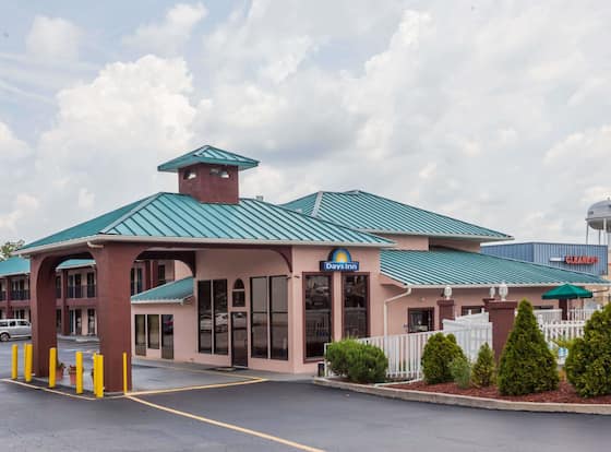 Days Inn by Wyndham Jackson allows check-in for 18 year-old guests