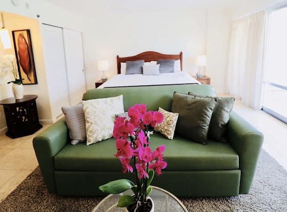 Ilikai Hotel Condo Vacations allows check-in for 18 year-old guests