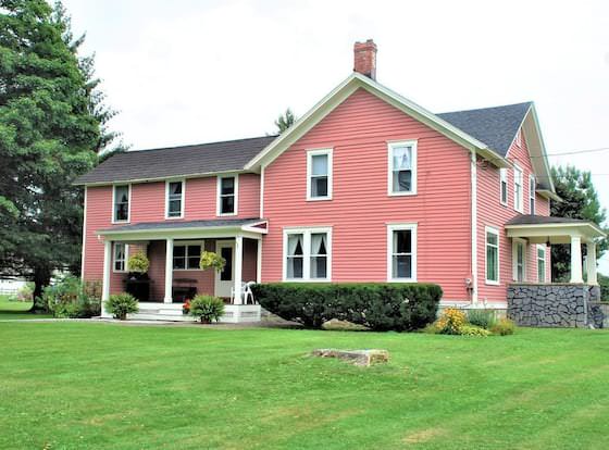 Apple Villa Cooperstown allows check-in for 18 year-old guests