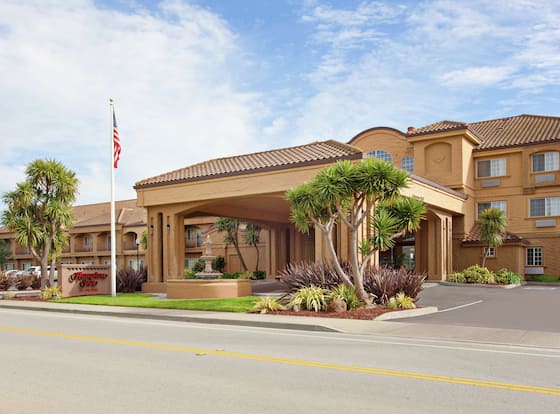 Hampton Inn Morgan Hill allows check-in for 18 year-old guests