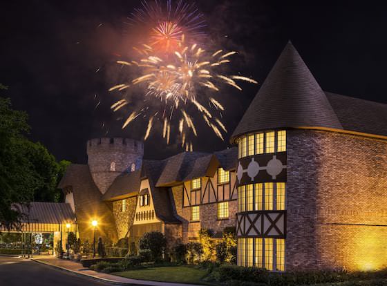 Anaheim Majestic Garden Hotel allows check-in for 18 year-old guests