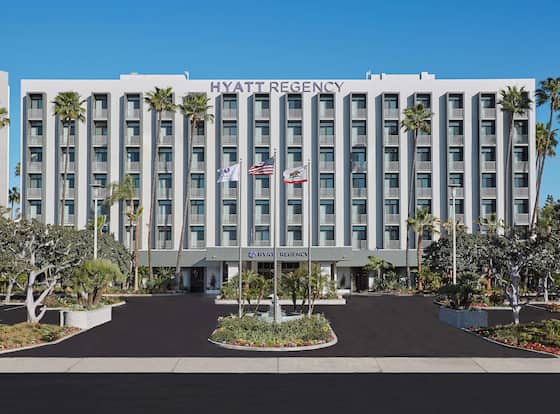 Hyatt Regency John Wayne Airport Newport Beach allows check-in for 18 year-old guests