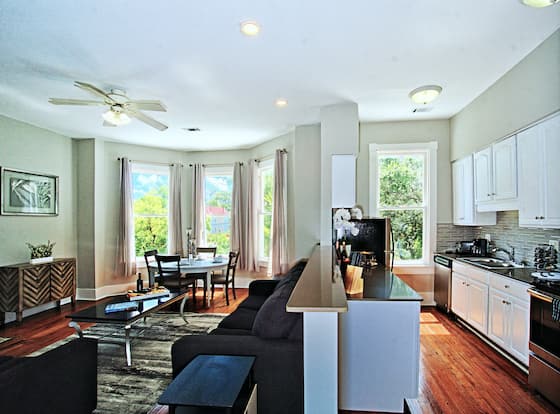 2 Bed Luxury in Downtown Savannah allows check-in for 18 year-old guests