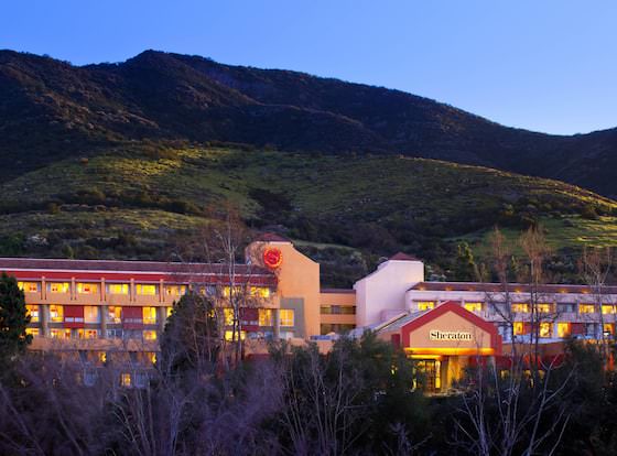 Sheraton Agoura Hills Hotel allows check-in for 18 year-old guests