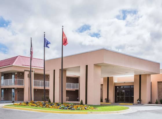 Ramada by Wyndham Wytheville allows check-in for 18 year-old guests