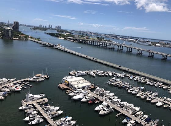 Luxury the grand apartment allows check-in for 18 year-old guests