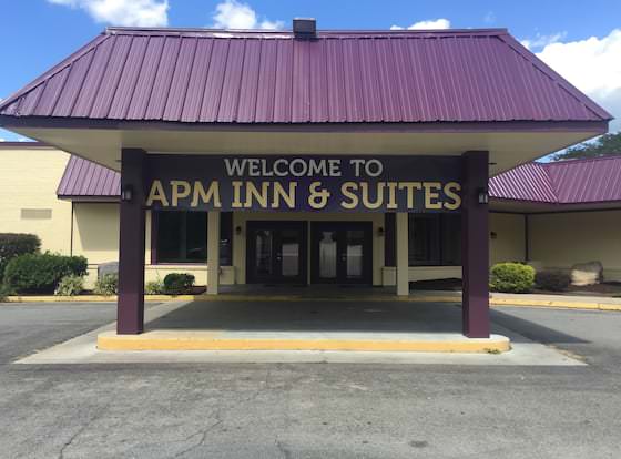 Apm Inn & Suites allows check-in for 18 year-old guests