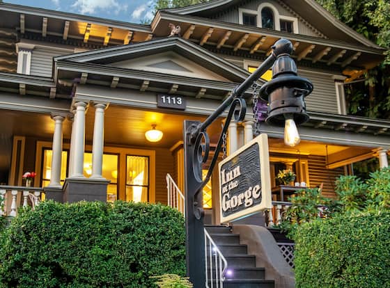 Inn at the Gorge allows check-in for 18 year-old guests