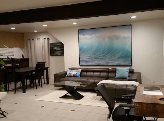 Newport Beach House - 1.5 blks to Sand allows check-in for 18 year-old guests