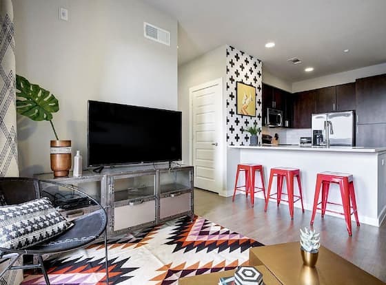 Authentic 2 BR w/ Gym Near Alamo Drafthouse allows check-in for 18 year-old guests
