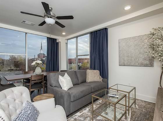 Artsy 2br/2ba East Nashville Gym Pool allows check-in for 18 year-old guests