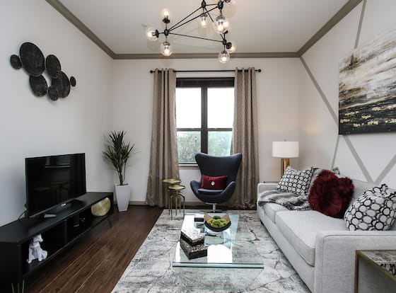 City Vibe 1BR Midtown Pool + Gym allows check-in for 18 year-old guests