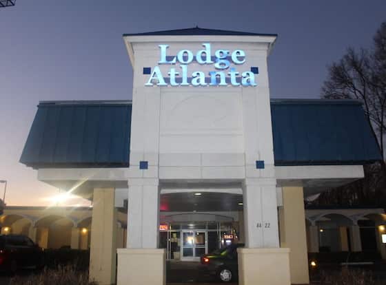 Lodge Atlanta allows check-in for 18 year-old guests
