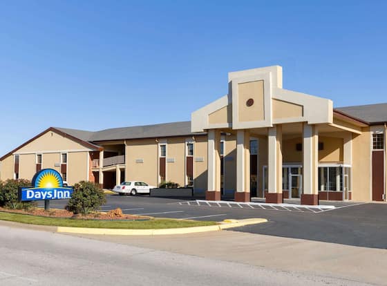 Days Inn by Wyndham Lawton allows check-in for 18 year-old guests