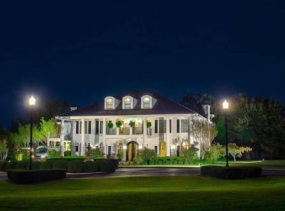 The Plantation House Boutique Inn allows check-in for 18 year-old guests