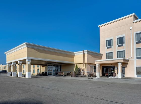 Comfort Inn & Suites allows check-in for 18 year-old guests