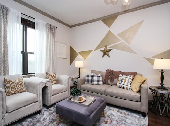 Contemporary 1BR Midtown Pool + Gym allows check-in for 18 year-old guests