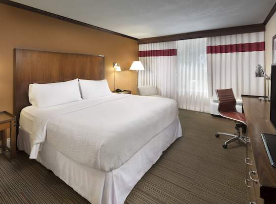 Four Points by Sheraton Kansas City Airport allows check-in for 18 year-old guests