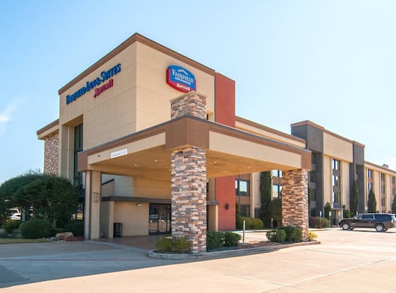 Fairfield Inn & Suites Dallas DFW Airport South/Irving allows check-in for 18 year-old guests