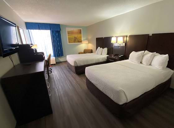 Days Inn & Suites by Wyndham Havelock allows check-in for 18 year-old guests