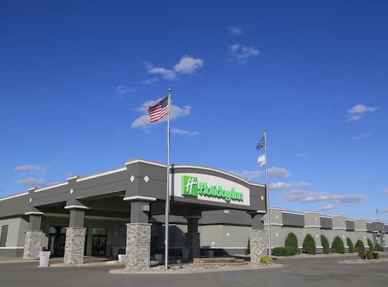 Holiday Inn Fargo, an IHG Hotel allows check-in for 18 year-old guests
