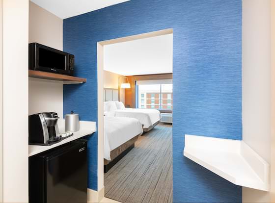 Holiday Inn Express & Suites Phoenix - Airport North, an IHG Hotel allows check-in for 18 year-old guests