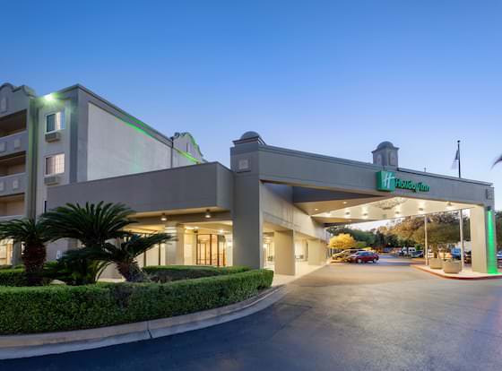 Holiday Inn San Antonio - Dwtn - Market Sq, an IHG Hotel allows check-in for 18 year-old guests