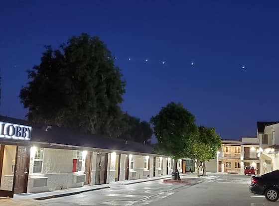 Le Blanc Inn & Suites allows check-in for 18 year-old guests