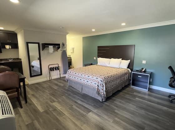 Garden Inn & Suites allows check-in for 18 year-old guests