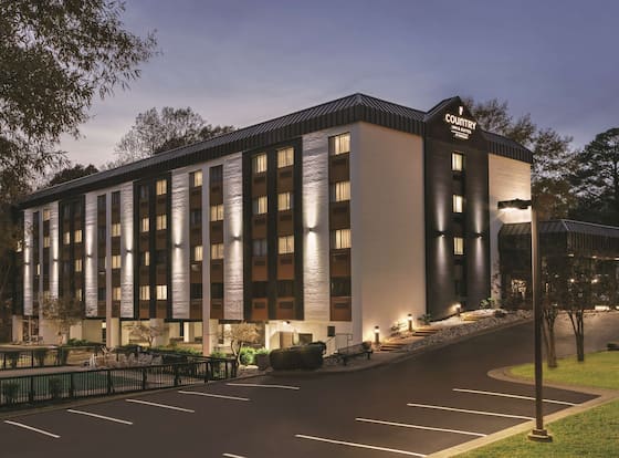 Country Inn & Suites by Radisson, Williamsburg East (Busch Gardens), VA allows check-in for 18 year-old guests