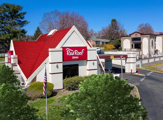 Red Roof Inn Warrenton allows check-in for 18 year-old guests