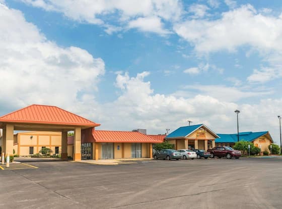 Rodeway Inn allows check-in for 18 year-old guests