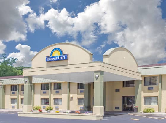 Days Inn by Wyndham Portage allows check-in for 18 year-old guests
