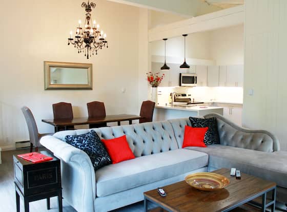 Amazing Retreat in Heart of Mammoth allows check-in for 18 year-old guests